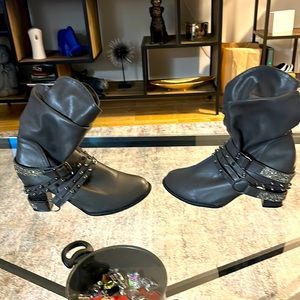 A new day size 8.5 heeled spiked booties